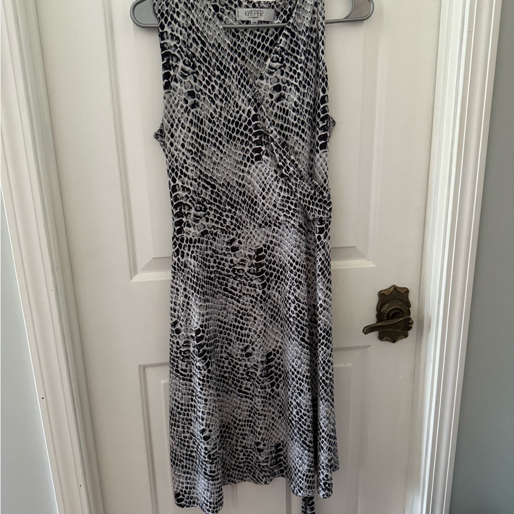 Kasper Black and White Sleeveless Sheath Dress